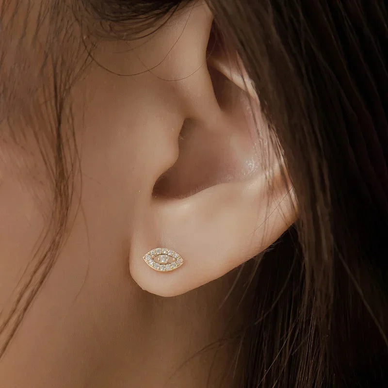 TrustDavis Girls 925 Sterling Silver Wise Eyes CZ Screw Safe Stud Earrings for Daughter Children Birthday Gift Jewelry DS4152