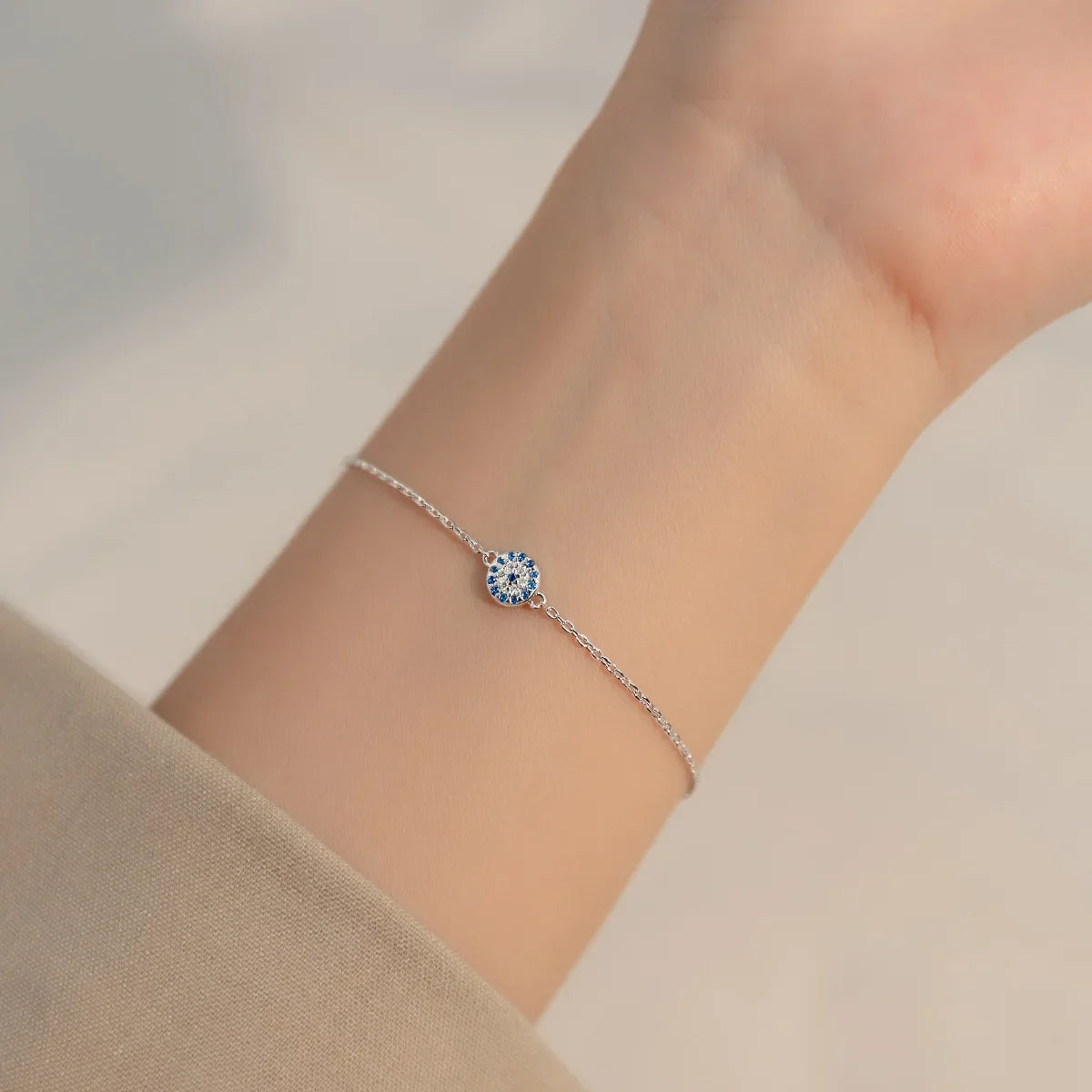 925 Sterling Silver Round Eye CZ Bracelet DS966