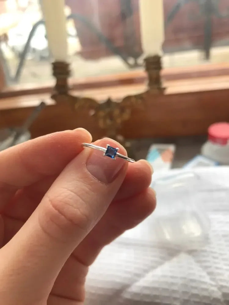 Dazzling Square Finger Ring DS112