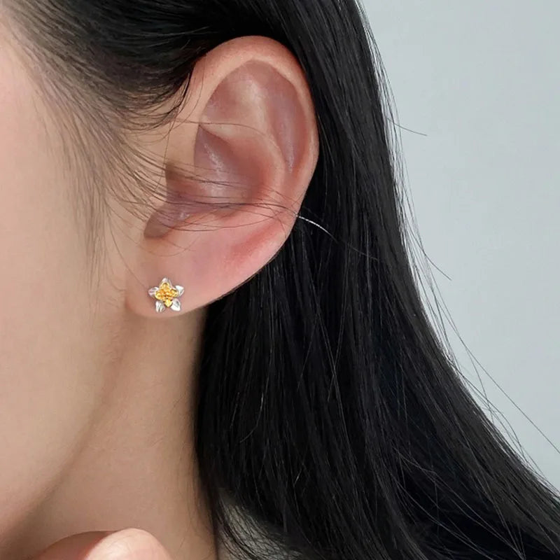 Two-tone Flower Screw Earrings DS4893