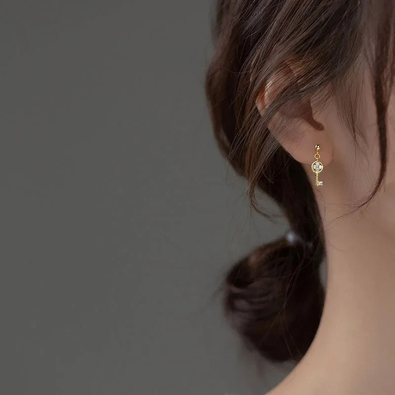 TrustDavis Real 925 Sterling Silver 2022 Asymmetrical Key Lock Shiny CZ Stud Earrings For Fashion Women Fine 925 Jewelry DA00353