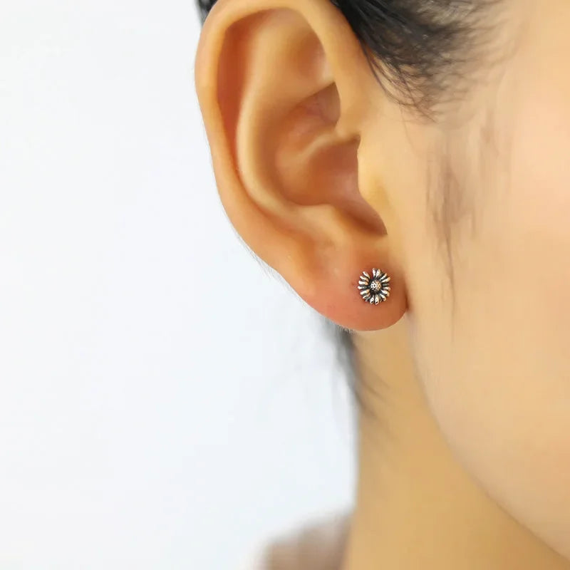TrustDavis Real 925 Sterling Silver Fashion New Daisy Flower Sweet Screw Stud Earrings For Women Wedding Fine Jewelry DB080
