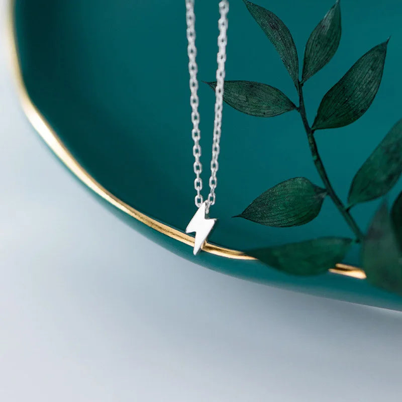 Lightning Necklace Pendant DS2356