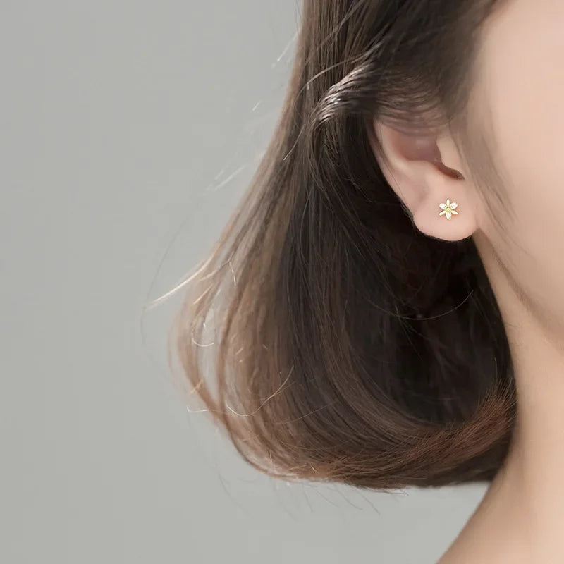 TrustDavis 925 Sterling Silver Fashion Asymmetric Flower Shiny CZ Stud Earrings for Women Wedding Party Earring Jewelry DA1018