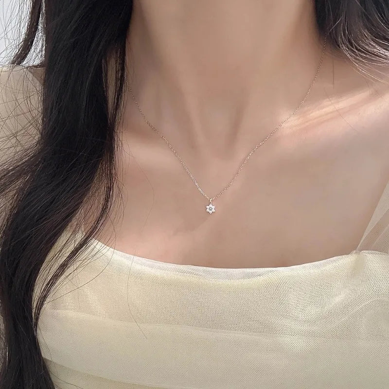 Fashion and Simple Flower Zircon Pendant Necklace for Women DS4973