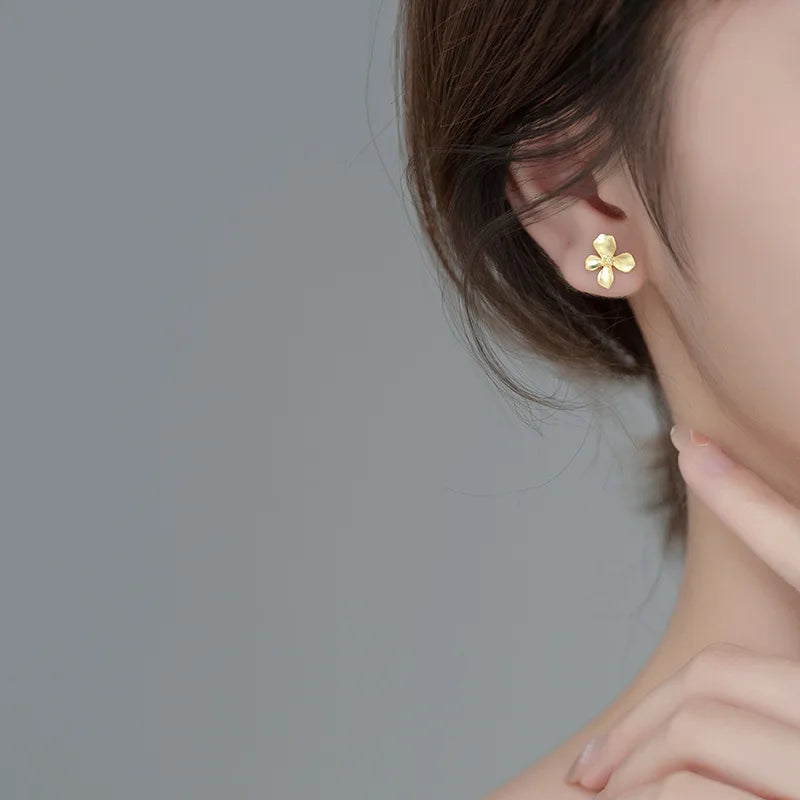 18K Gold Flower Stud Earrings DA3136