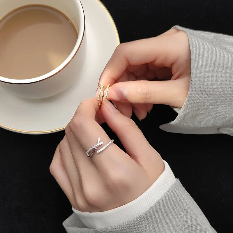 Twinkling Cross Opening Finger Ring DA590