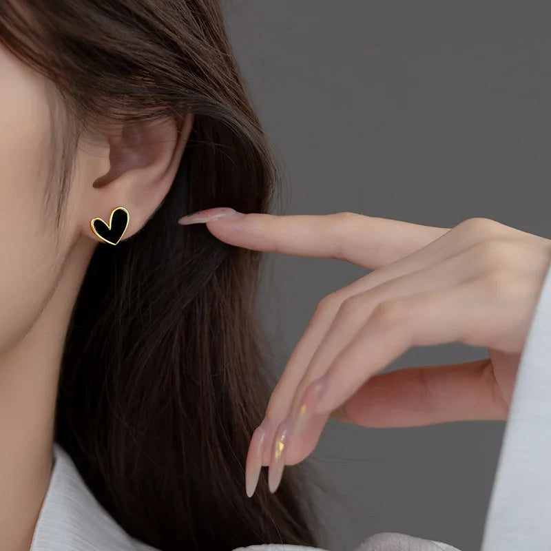Black Heart Stud Earrings DS3199