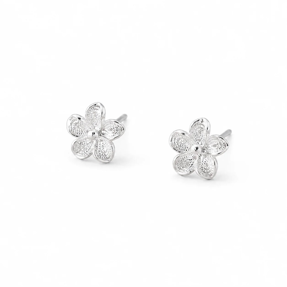Fashion and Elegant Hollow Woven Flower Earrings for Women DS4964