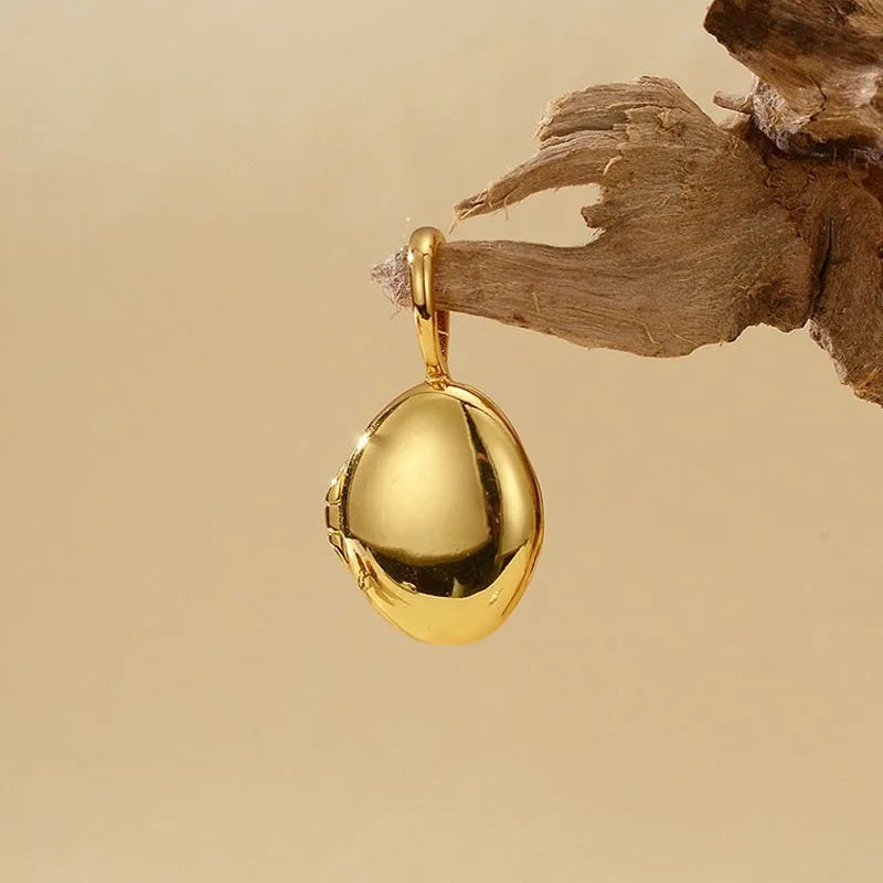 Oval-shaped Photo Locket Pendant DS4928
