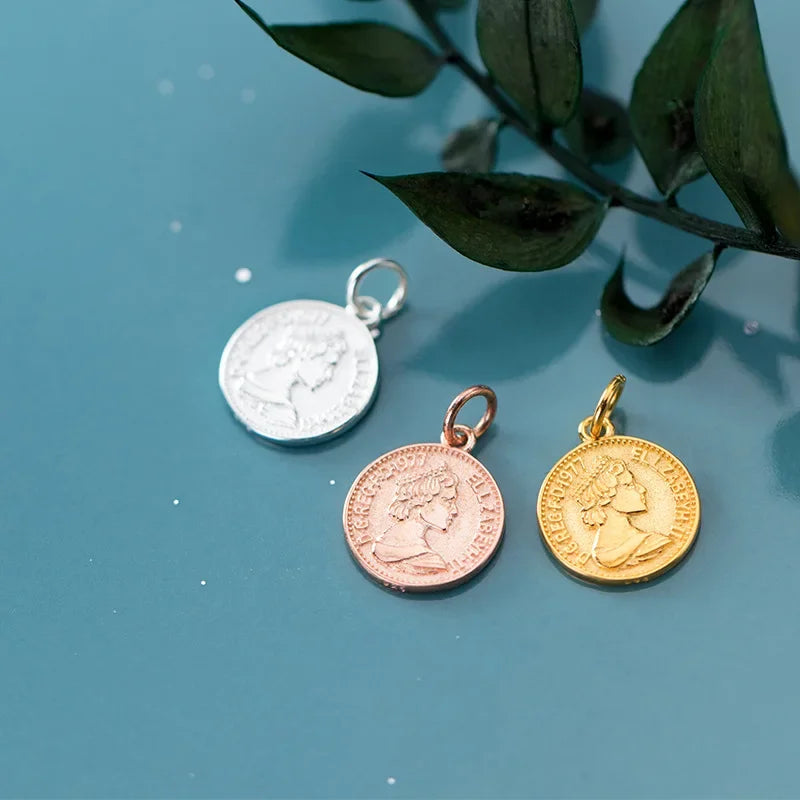 Round queen coin Charm DIY Accessories Jewelry DZ317