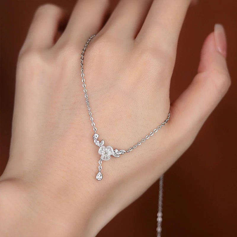 Gardenia Zircon Clavicle Necklace for Women DS4659