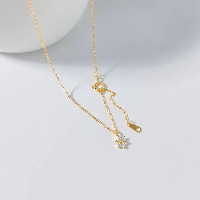 Fashion and Simple Flower Zircon Pendant Necklace for Women DS4973