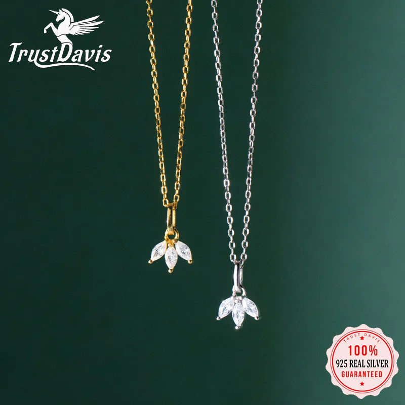 Elegant Foliage Pendant Necklace DS4411