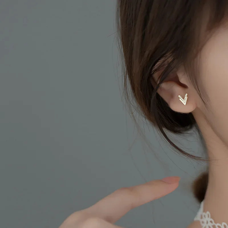 TrustDavis Real 925 Sterling Silver Fashion Sweet Triangle V Shape CZ Stud Earrings For Women Wedding Party Fine Jewelry DB1453