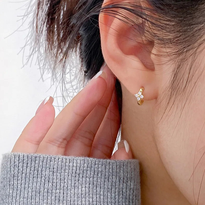Real 925 Sterling Silver Flower-shaped Zircon Earrings DS4948
