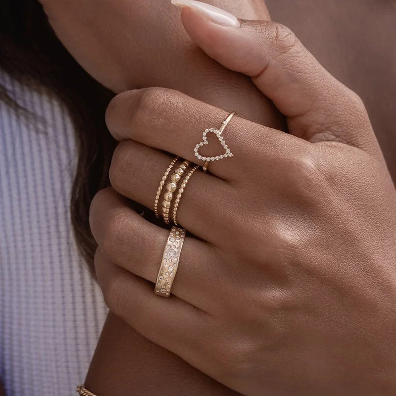 Hollow Heart-shaped Zircon Ring DS4801