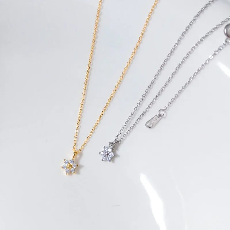 Fashion and Simple Flower Zircon Pendant Necklace for Women DS4973