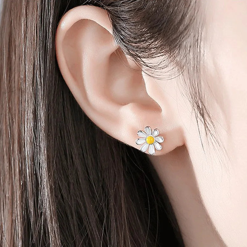 TrustDavis 925 Sterling Silver Women's Fashion Sweet Bee and Daisy Asymmetrical Earrings for Women Girls Jewelry Gift DS4368