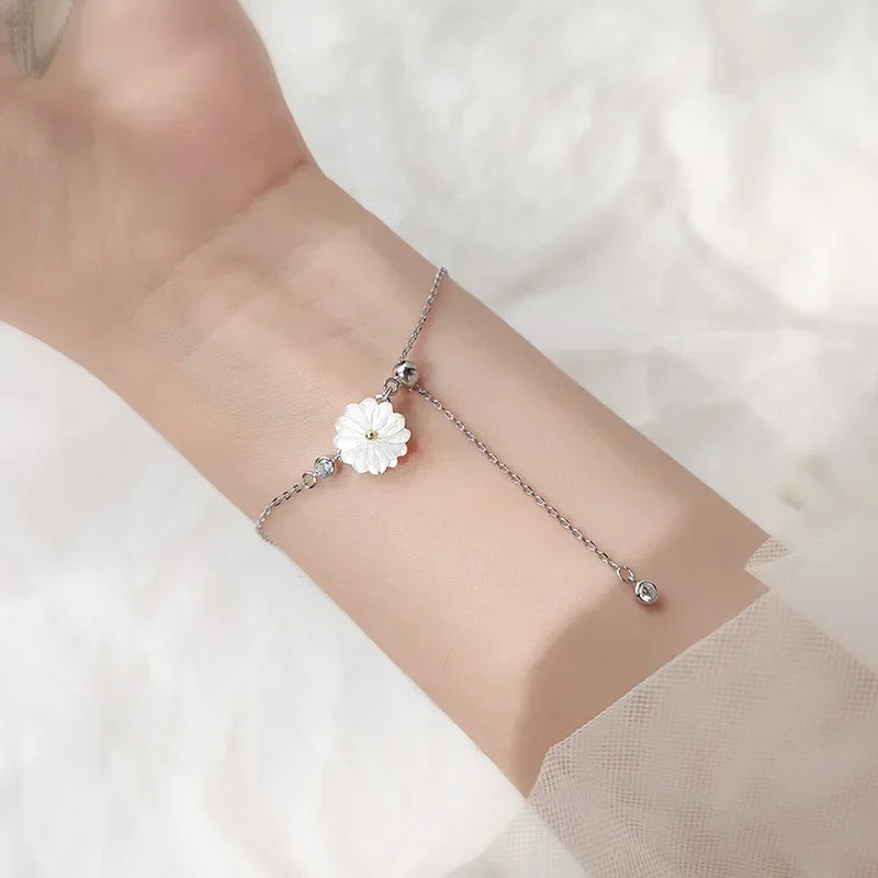 TrustDavis Authentic 925 Sterling Silver Fashion White Daisies Shiny CZ Bracelet For Women Wedding Fine S925 Jewelry Gift DA1084