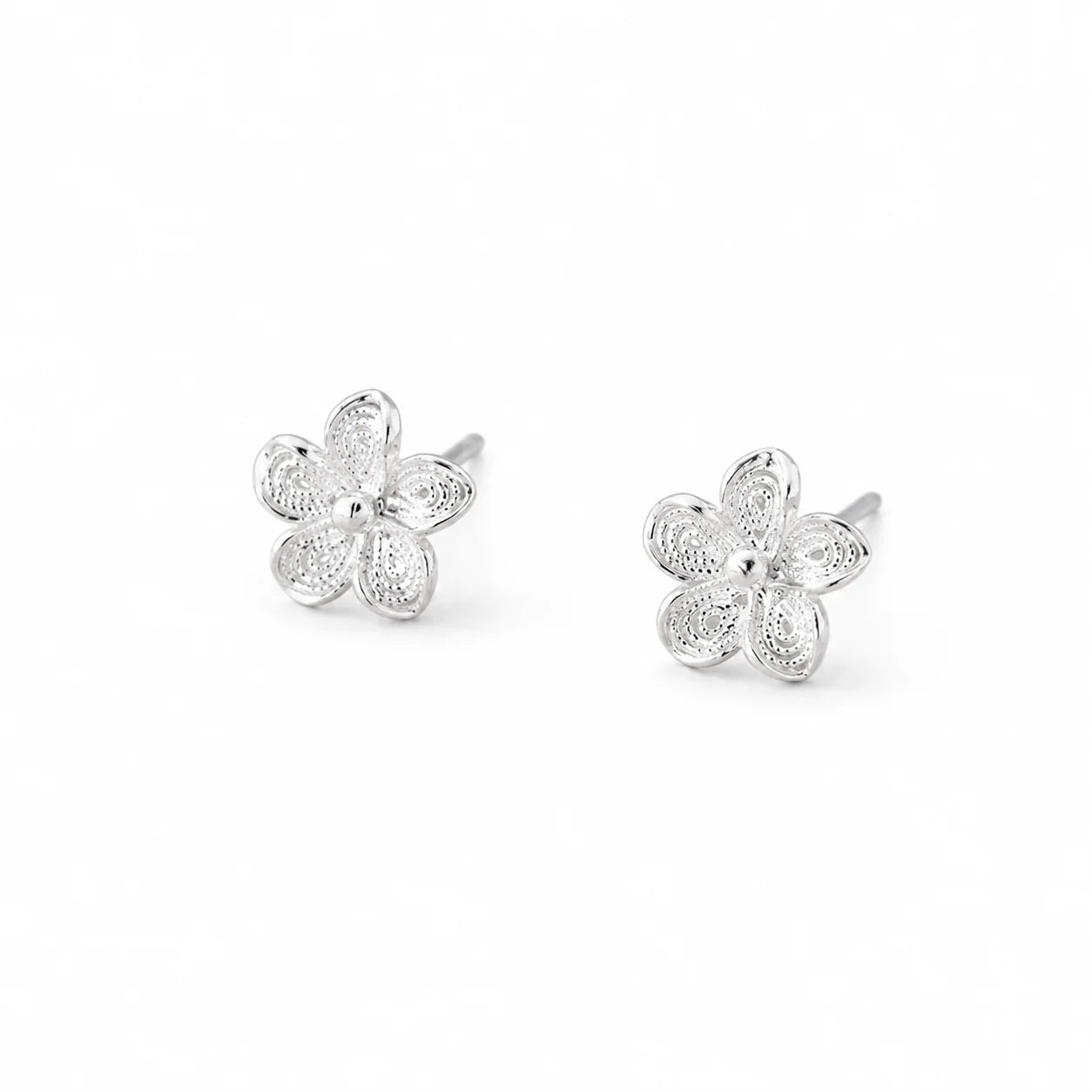 Fashion and Elegant Hollow Woven Flower Earrings for Women DS4964