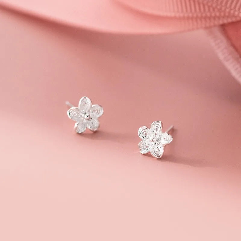 Fashion and Elegant Hollow Woven Flower Earrings for Women DS4964