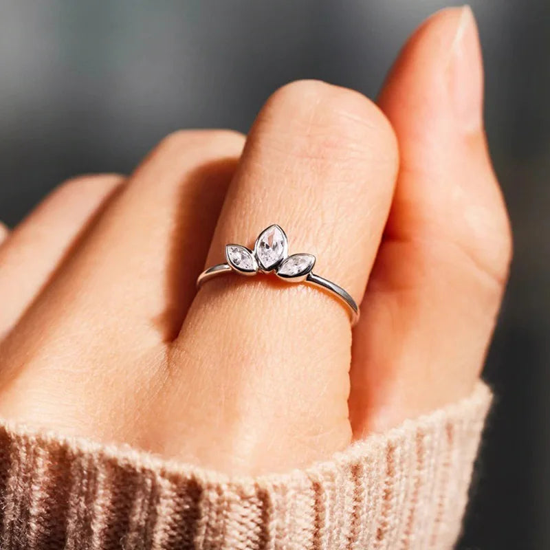 Fashion Simple Clover Flower Zircon Ring DS4760