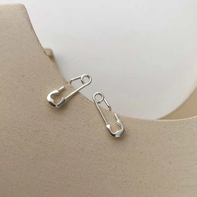 Geometric Paper Clips Stud Earrings DA2566