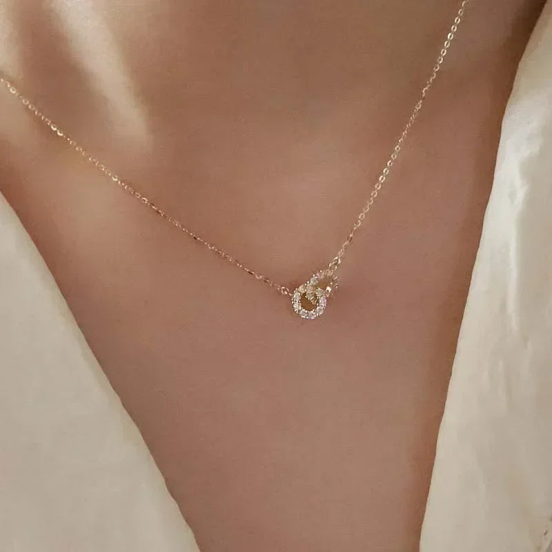 Fashion Round Pendant Necklace DS4492